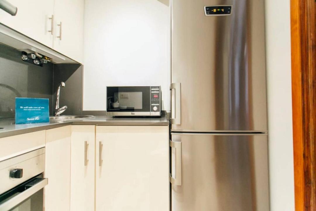 New With Height- 2Bd 1Bth- Pajaritos Lejlighed Sevilla Eksteriør billede